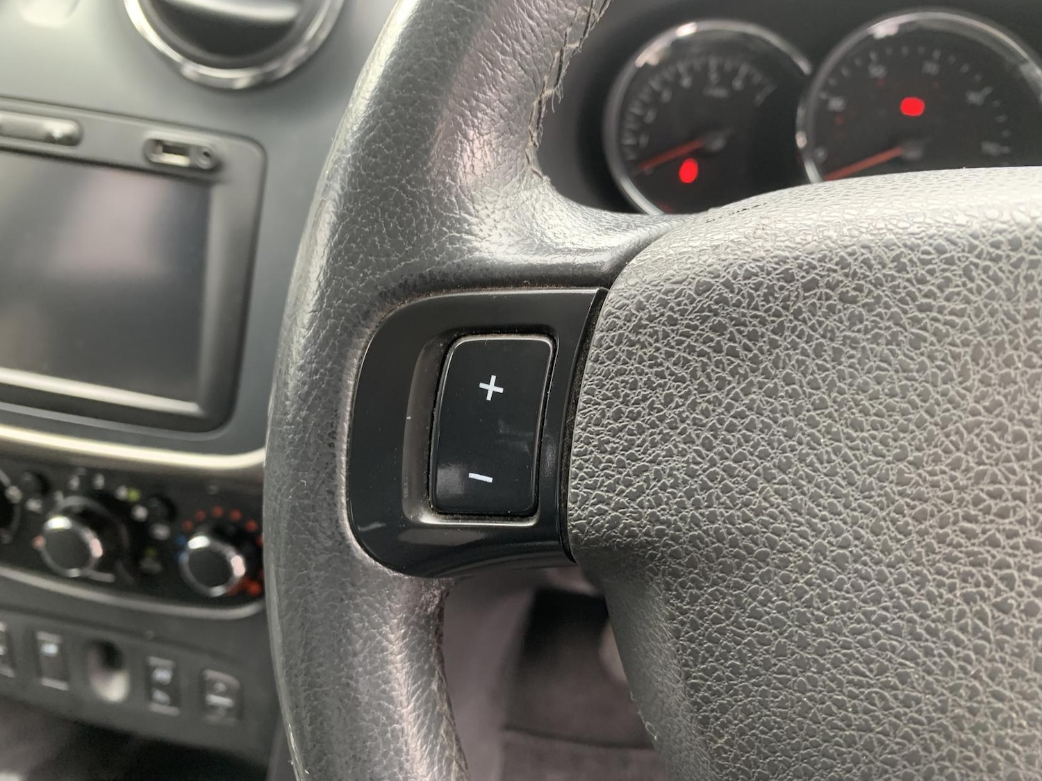 Used Dacia Sandero Stepway 2013 for sale - 77679066: Photo 15