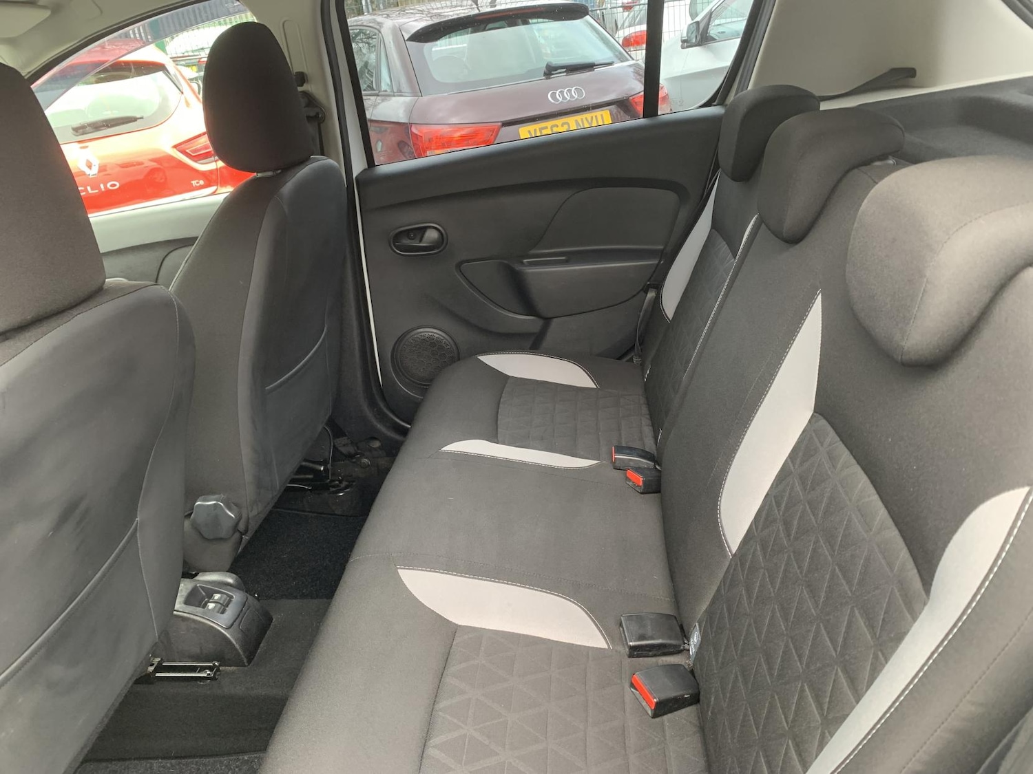 Used Dacia Sandero Stepway 2013 for sale - 77679066: Photo 28