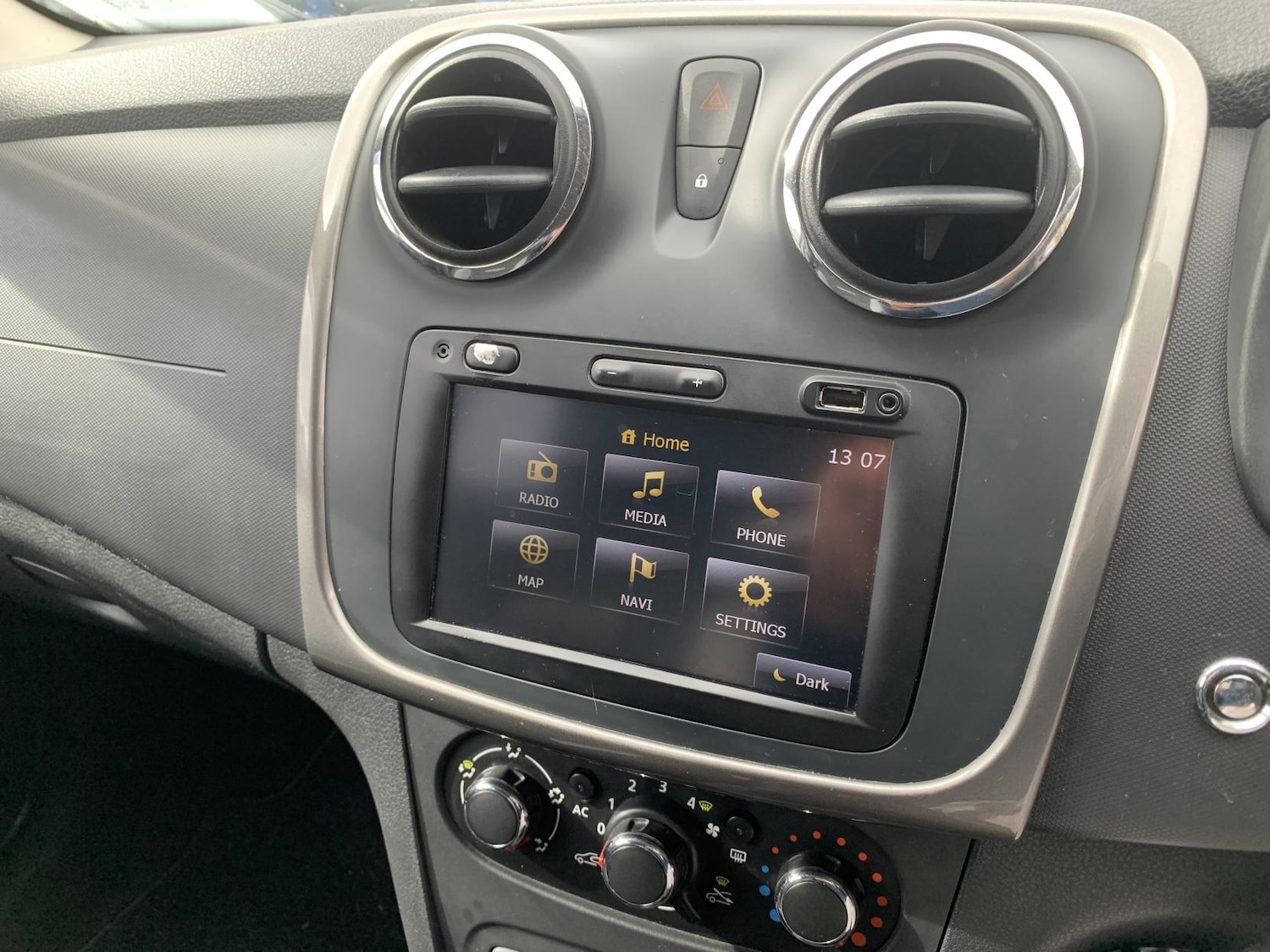 Used Dacia Sandero Stepway 2013 for sale - 77679066: Photo 40