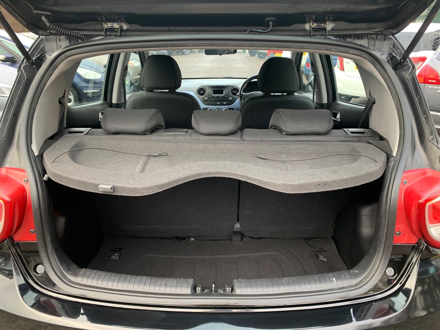 Used Hyundai i10 2015 for sale - 76839518: Photo 29