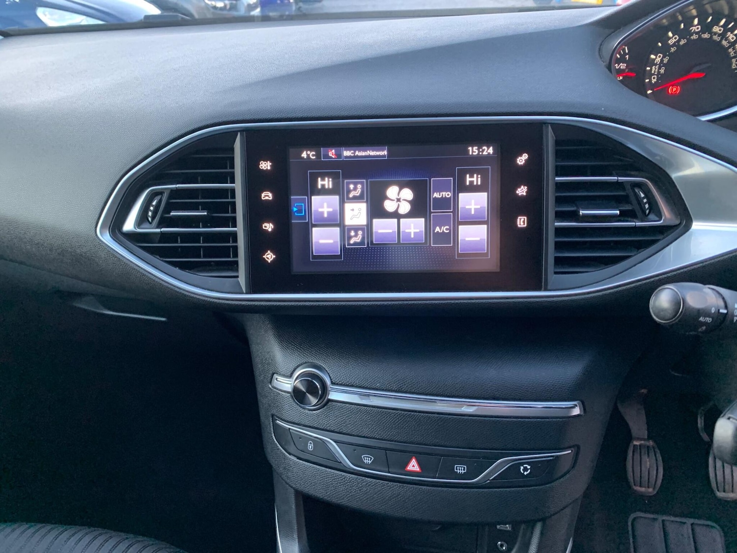 Used Peugeot 308 2015 for sale - 77049942: Photo 24