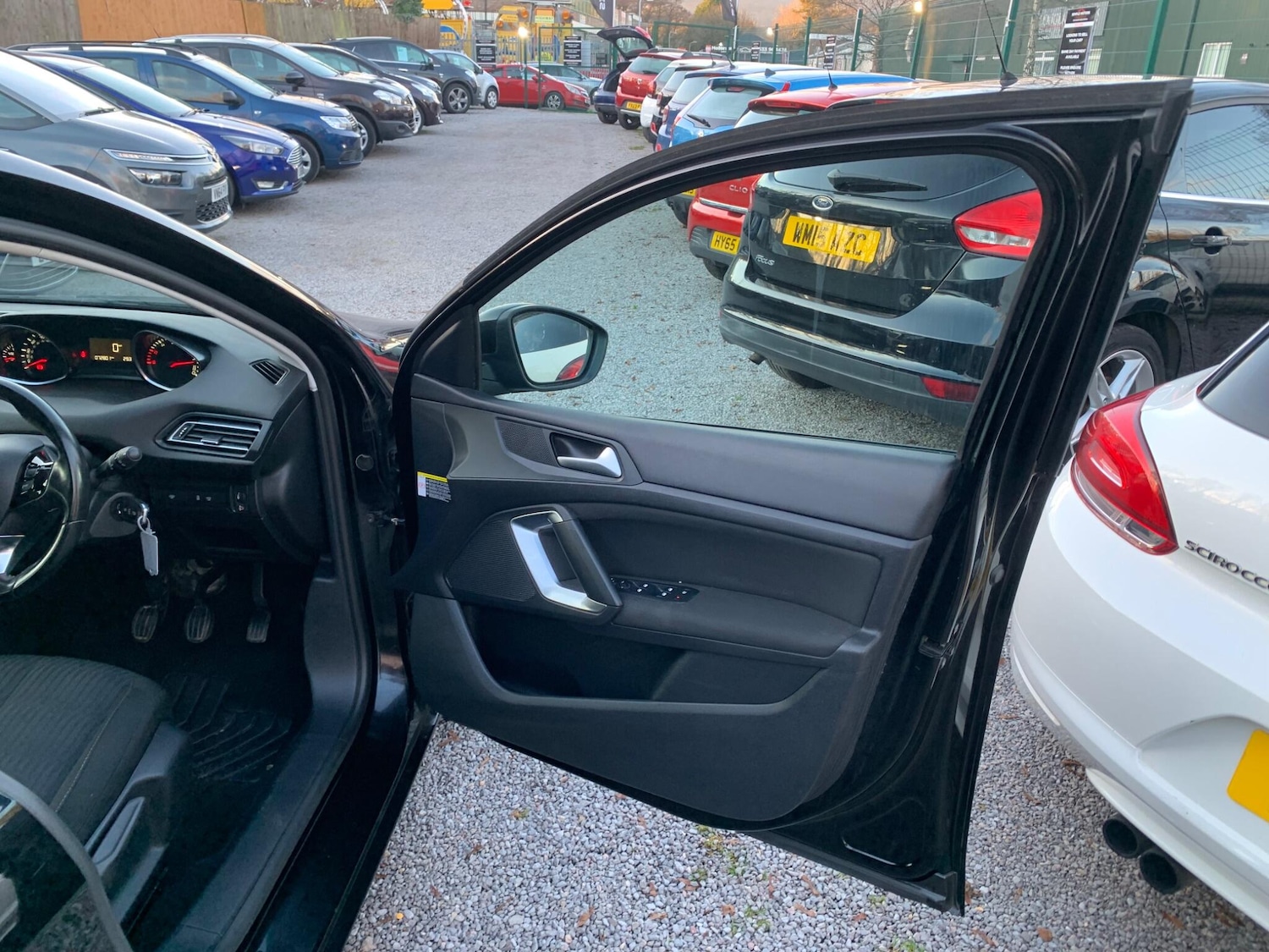 Used Peugeot 308 2015 for sale - 77049942: Photo 27