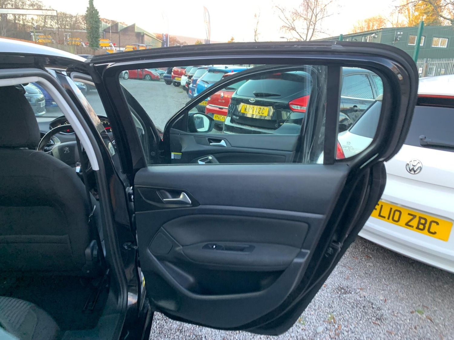 Used Peugeot 308 2015 for sale - 77049942: Photo 28