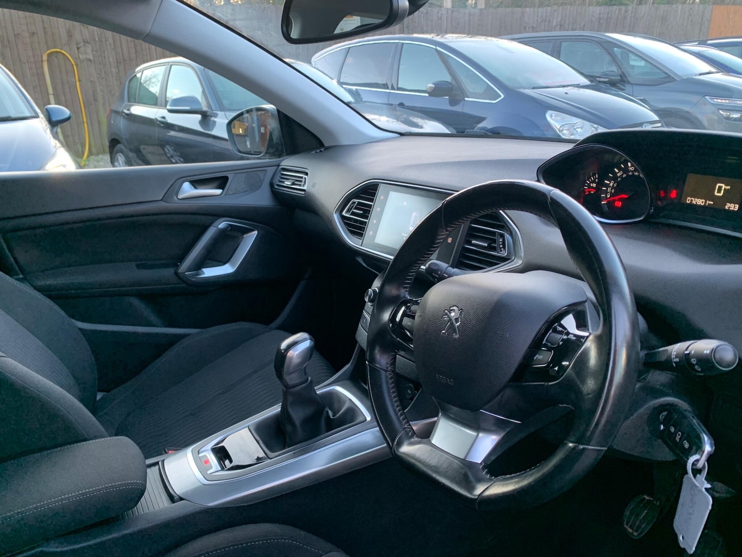 Used Peugeot 308 2015 for sale - 77049942: Photo 9