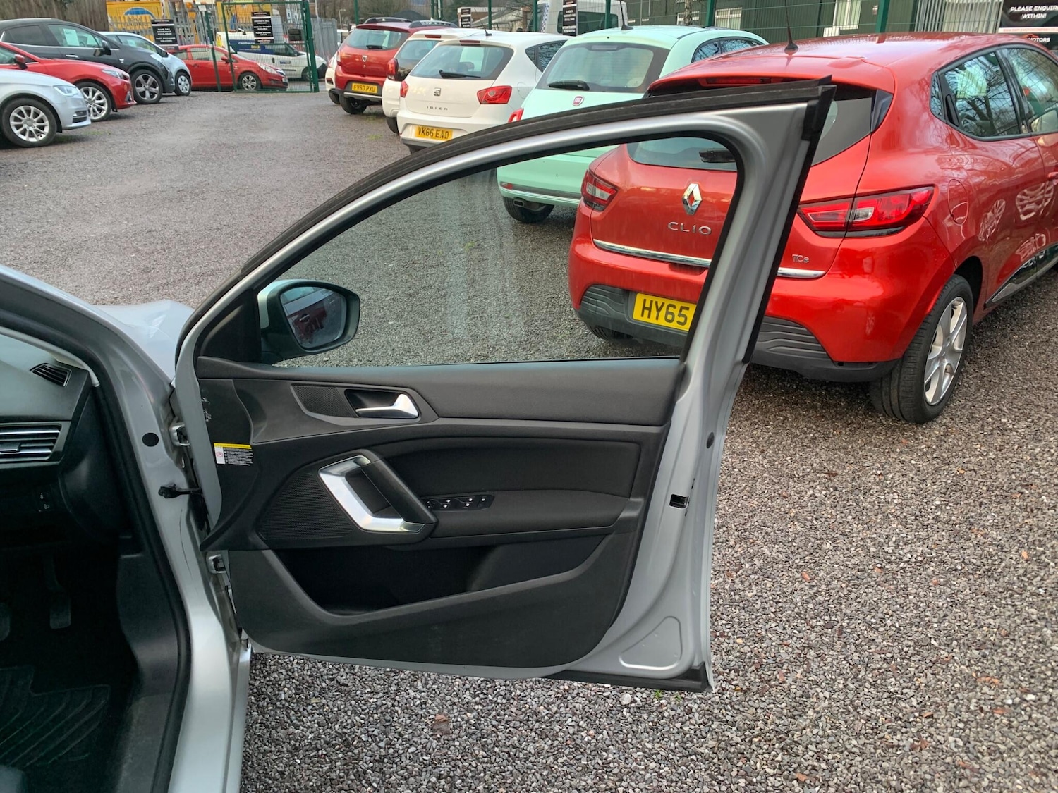 Used Peugeot 308 2014 for sale - 77395949: Photo 18