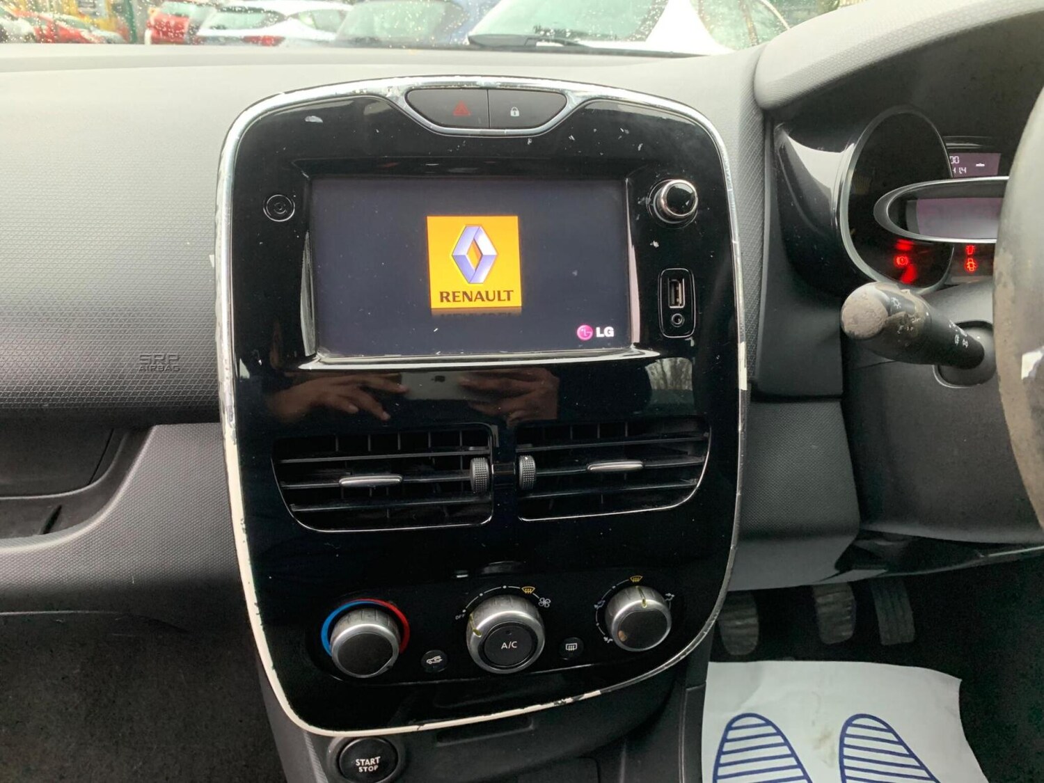 Used Renault Clio 2015 for sale - 77591051: Photo 40