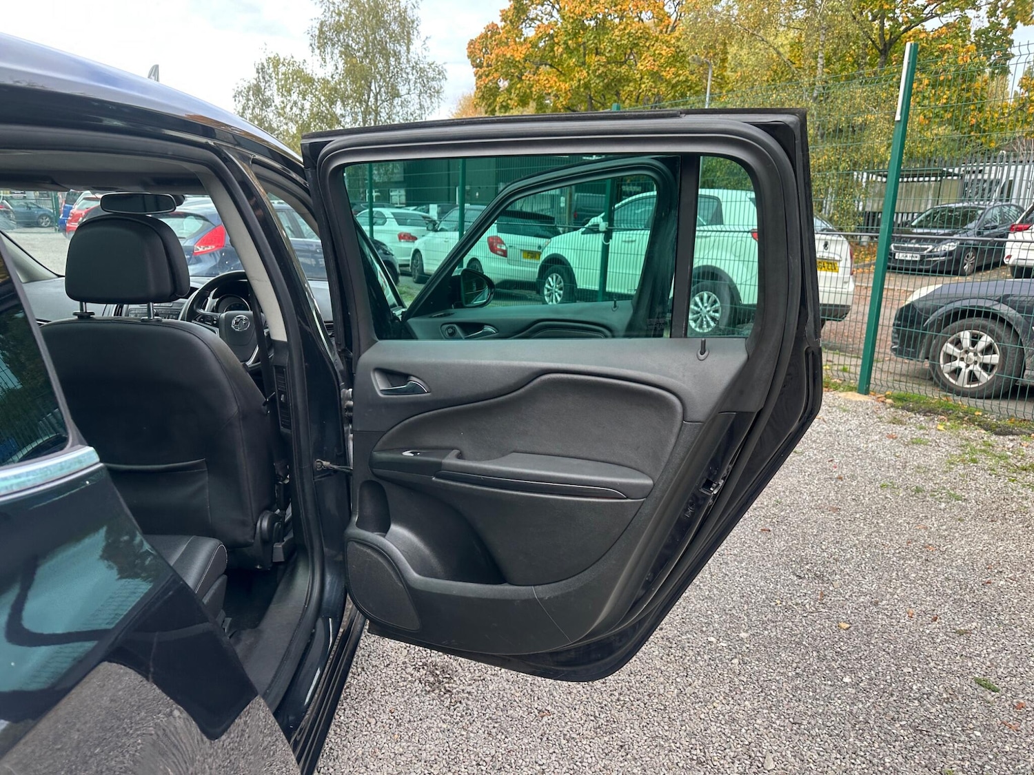 Used Vauxhall Zafira Tourer 2015 for sale - 76349388: Photo 33