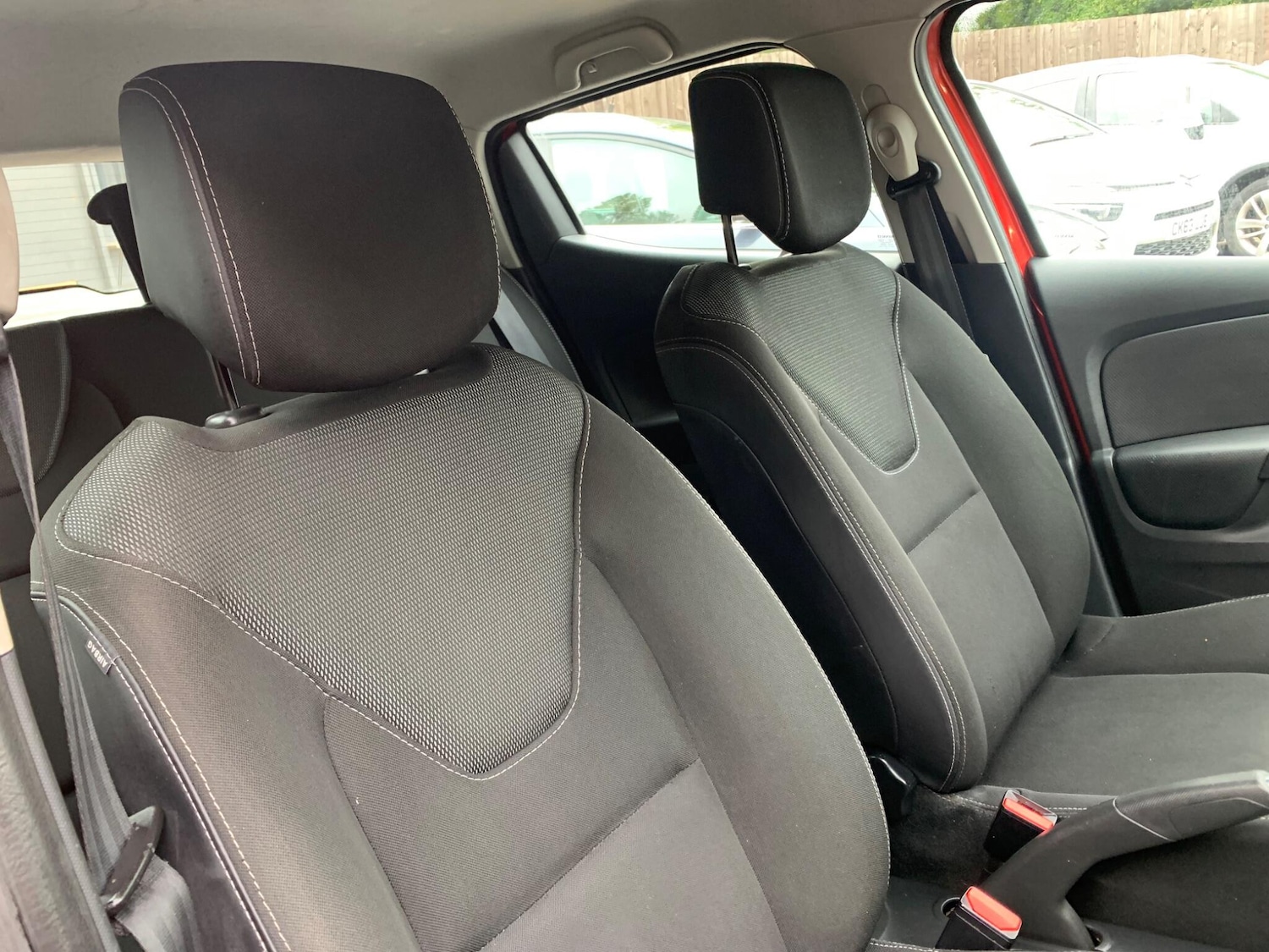 Used Renault Clio 2015 for sale - 76247349: Photo 11