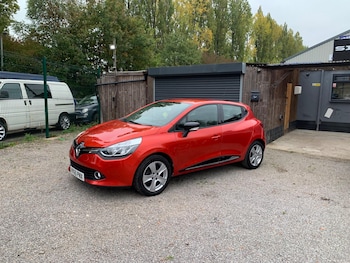 Used Renault Clio 2015 for sale - 76247349: Photo 2