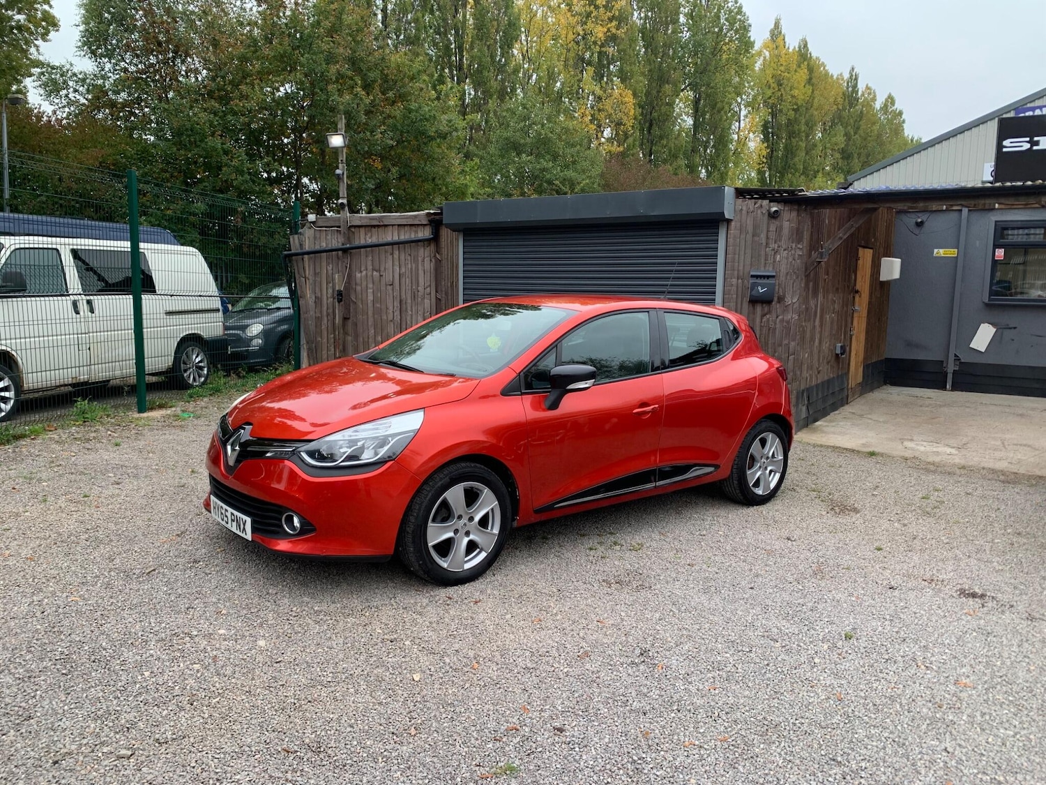 Used Renault Clio 2015 for sale - 76247349: Photo 3