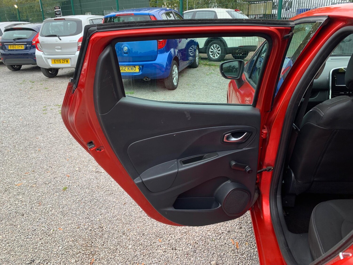 Used Renault Clio 2015 for sale - 76247349: Photo 30