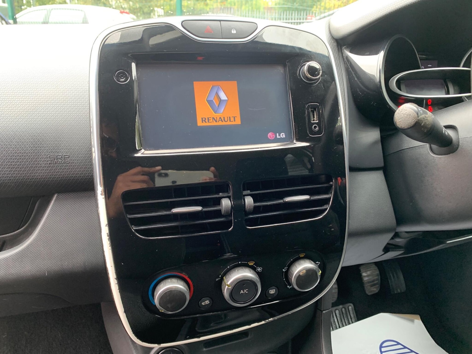 Used Renault Clio 2015 for sale - 76247349: Photo 36