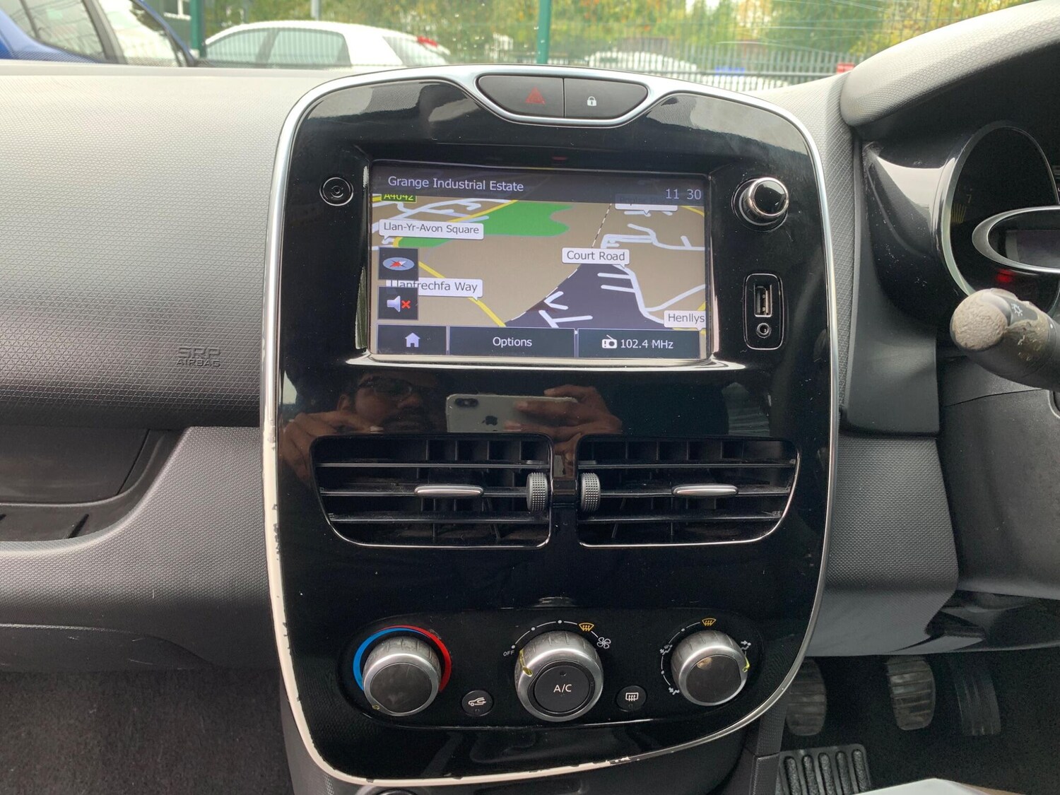 Used Renault Clio 2015 for sale - 76247349: Photo 40