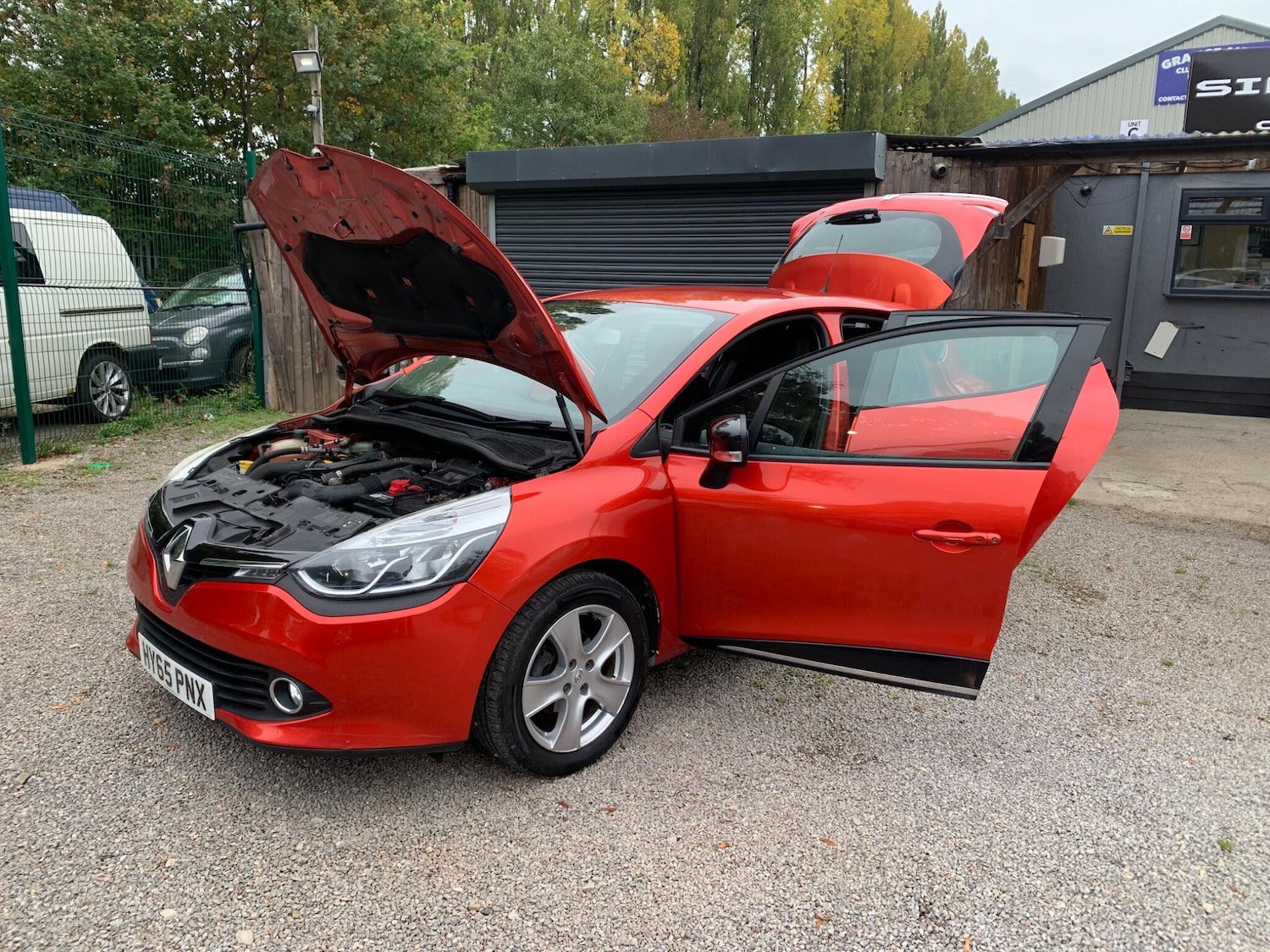 Used Renault Clio 2015 for sale - 76247349: Photo 48