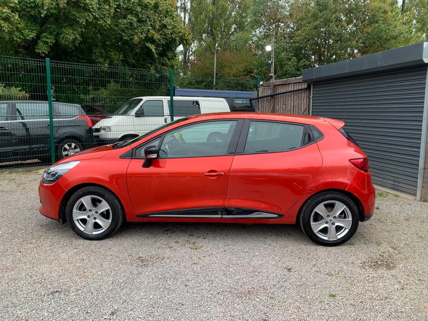 Used Renault Clio 2015 for sale - 76247349: Photo 9