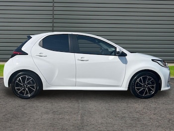 Used Toyota Yaris 2024 for sale - 79418273: Photo