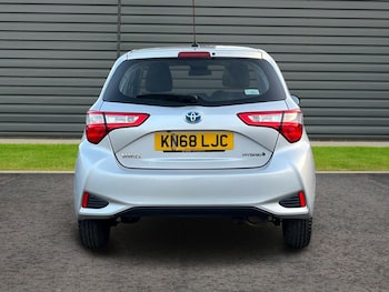 Used Toyota Yaris 2018 for sale - 77688892: Photo