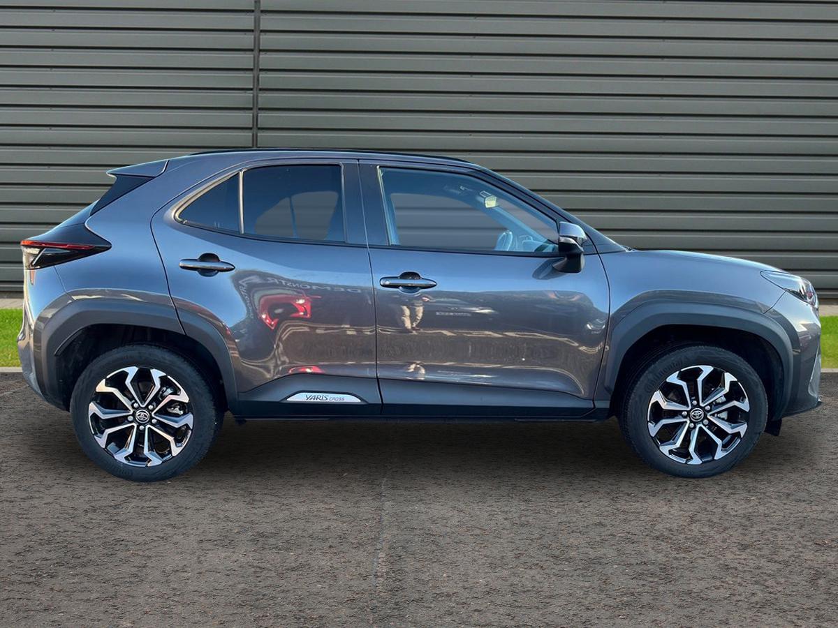 Used Toyota Yaris Cross 2024 for sale - 76665963: Photo 2