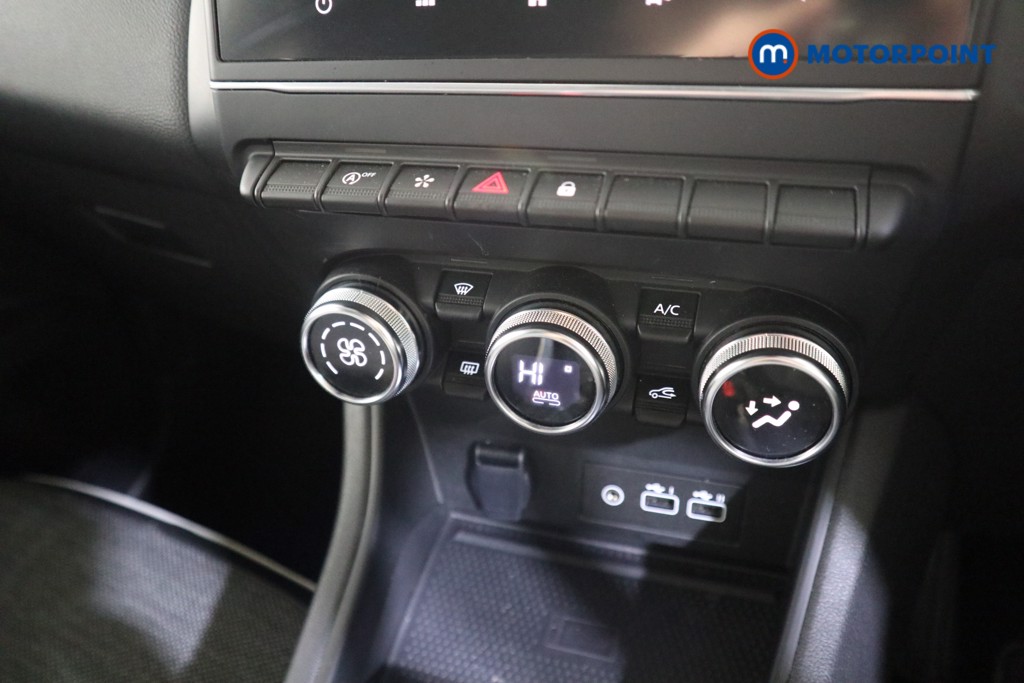 Used Renault Captur 2024 for sale - 76782729: Photo 16