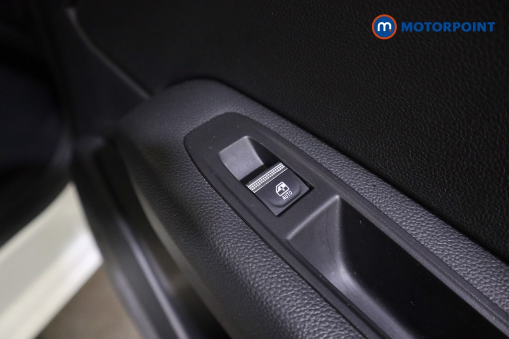 Used Renault Captur 2024 for sale - 76782729: Photo 26