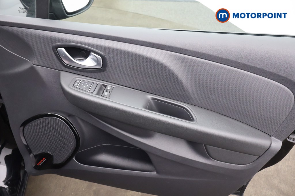 Used Renault Clio 2019 for sale - 76767357: Photo 21