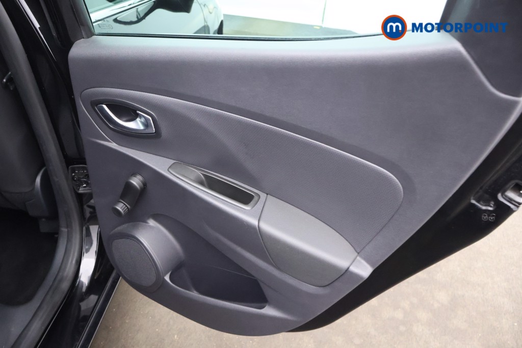 Used Renault Clio 2019 for sale - 76767357: Photo 26