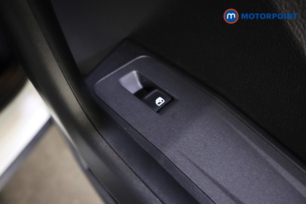 Used Volkswagen T-Roc 2023 for sale - 77872730: Photo 28