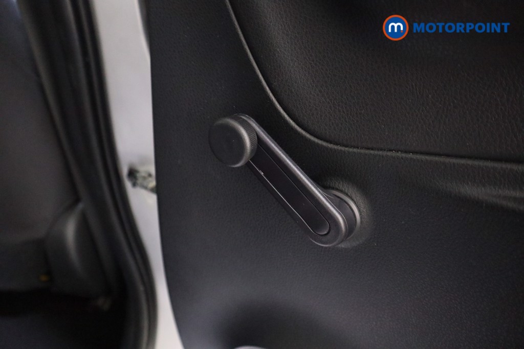 Used Toyota Yaris 2020 for sale - 76847692: Photo 25