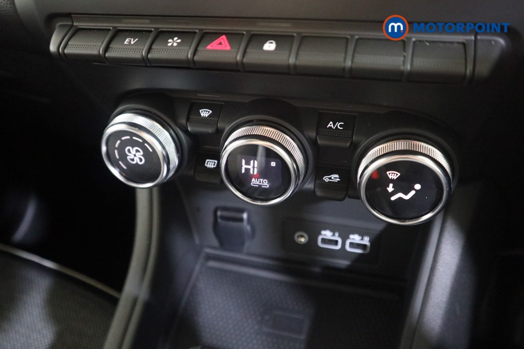 Used Renault Captur 2023 for sale - 76394695: Photo 16