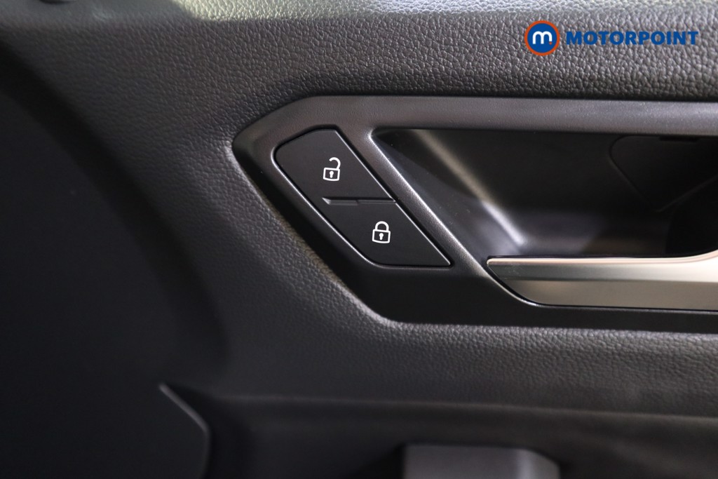 Used Volkswagen T-Roc 2023 for sale - 76946298: Photo 19