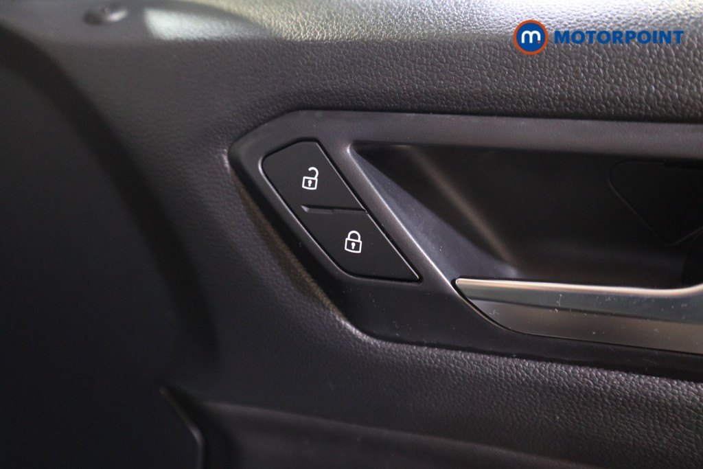 Used Volkswagen T-Roc 2023 for sale - 76967978: Photo 21