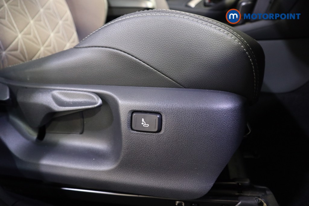 Used Toyota Yaris Cross 2024 for sale - 77966099: Photo 24