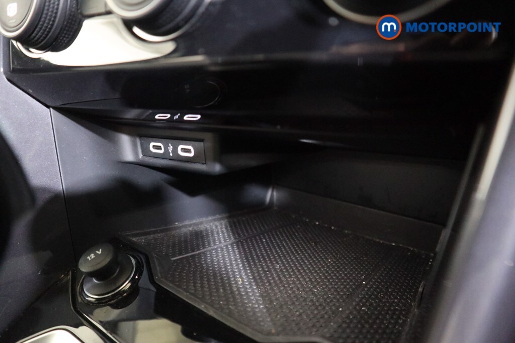 Used Volkswagen T-Roc for sale - 77676820: Photo 17