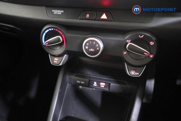 Used Kia Stonic 2019 for sale - 76180646: Photo 15