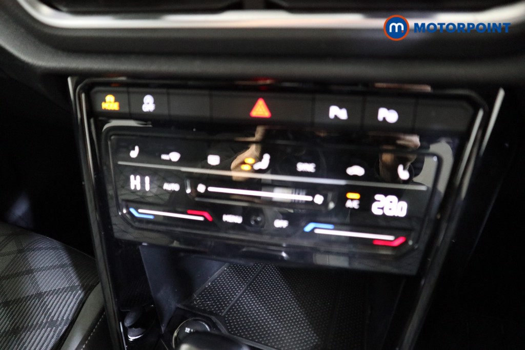 Used Volkswagen T-Roc 2023 for sale - 76933872: Photo 16