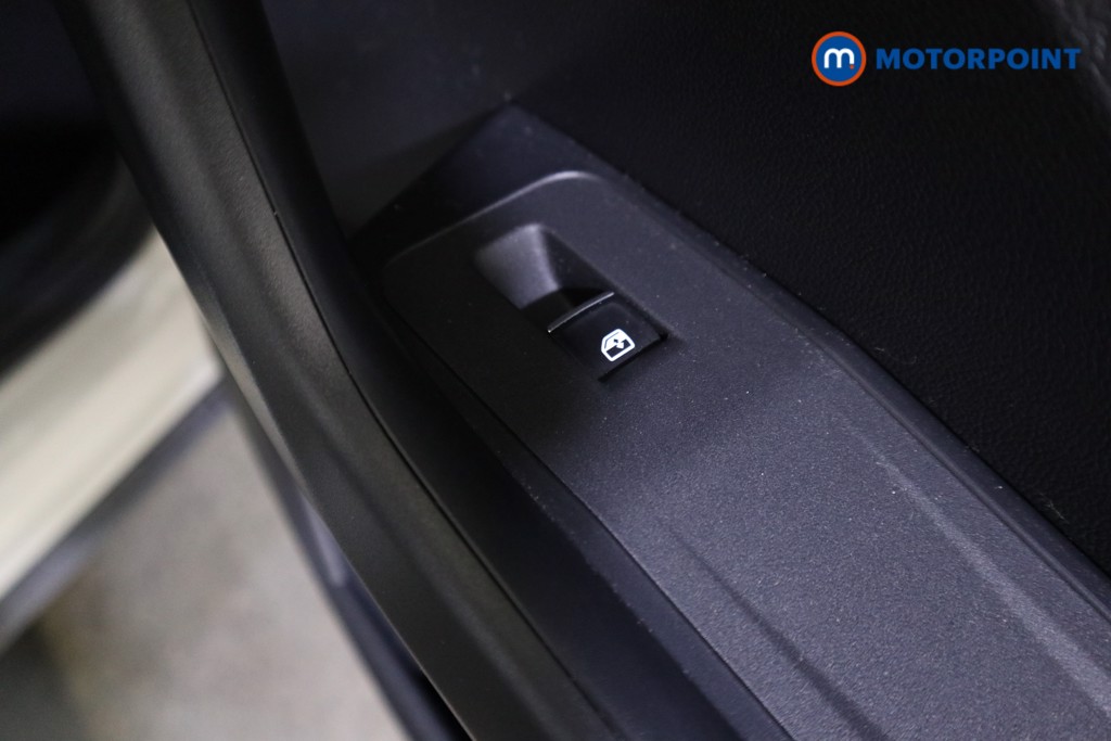 Used Volkswagen T-Roc 2023 for sale - 76933872: Photo 29