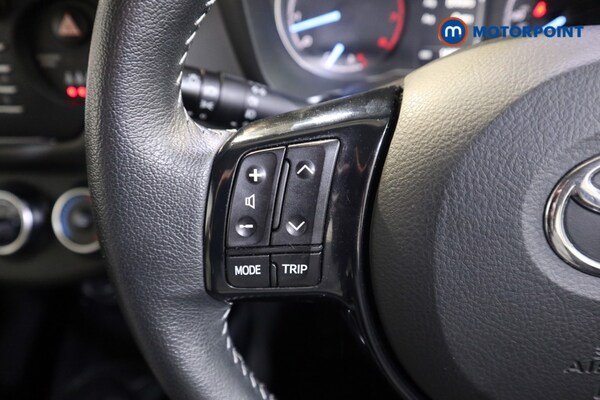 Used Toyota Yaris 2019 for sale - 76303292: Photo 11
