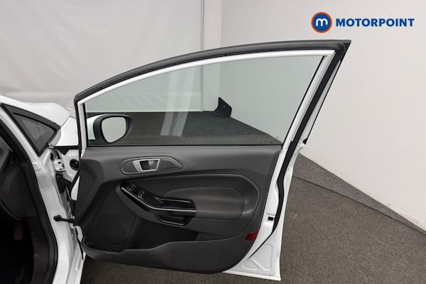 Used Ford Fiesta 2015 for sale - 76170968: Photo 24