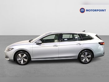Used Volkswagen Passat 2025 for sale - 77593056: Photo