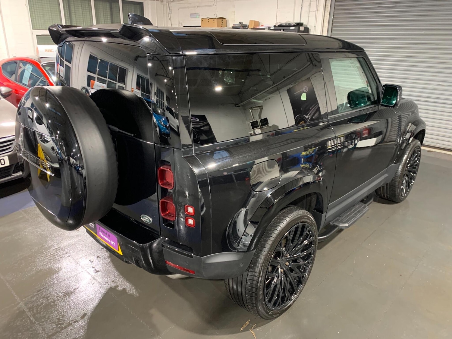 Used Land Rover Defender 2022 for sale - 76688892: Photo 11