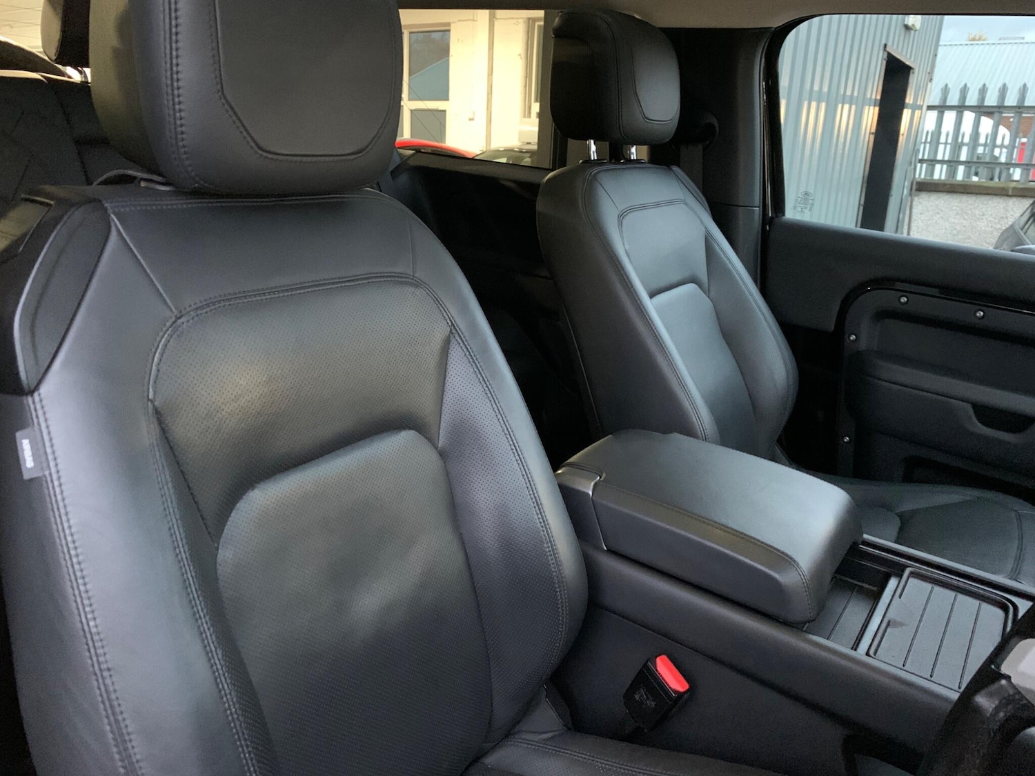 Used Land Rover Defender 2022 for sale - 76688892: Photo 15