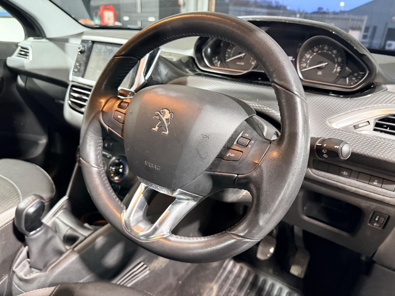 Used Peugeot 208 2015 for sale - 76839410: Photo 6