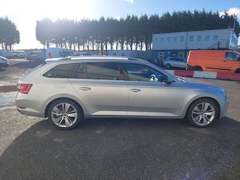 2016 (16) - 2.0 TDI CR 190 SE L Executive 5dr