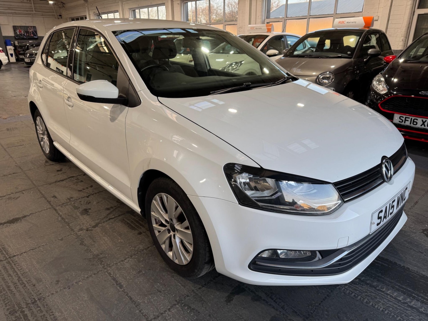 Used Volkswagen Polo 2015 for sale - 76918523: Photo 1