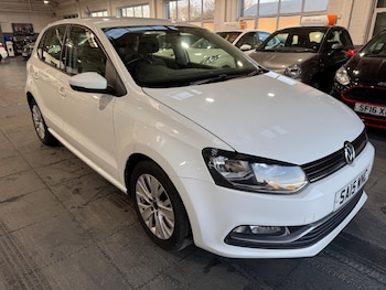 Used Volkswagen Polo 2015 for sale - 76918523: Photo
