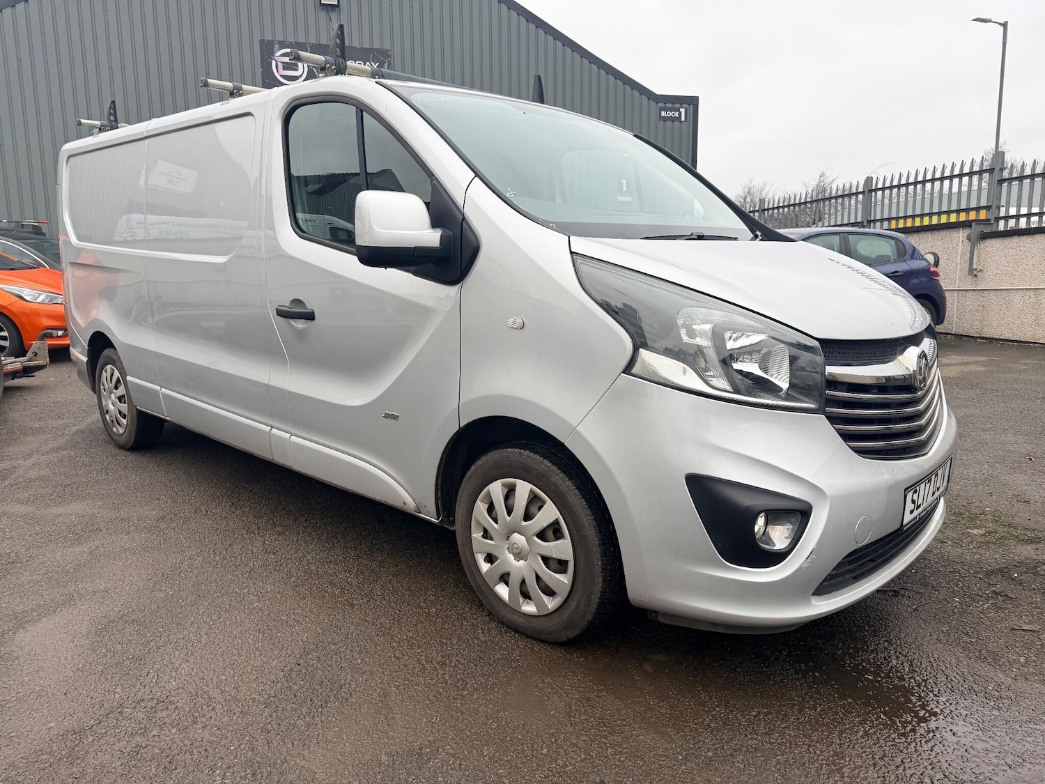Used Vauxhall Vivaro 2017 for sale - 77040795: Photo 2