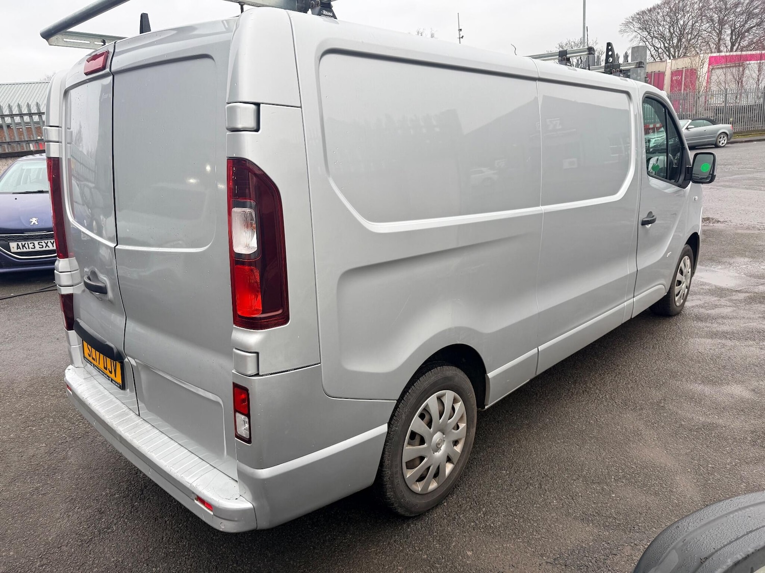 Used Vauxhall Vivaro 2017 for sale - 77040795: Photo 3