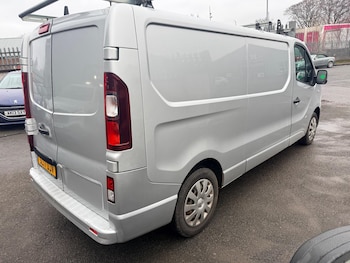 Used Vauxhall Vivaro 2017 for sale - 77040795: Photo