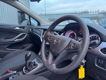 Used Vauxhall Astra 2017 for sale - 77537127: Photo