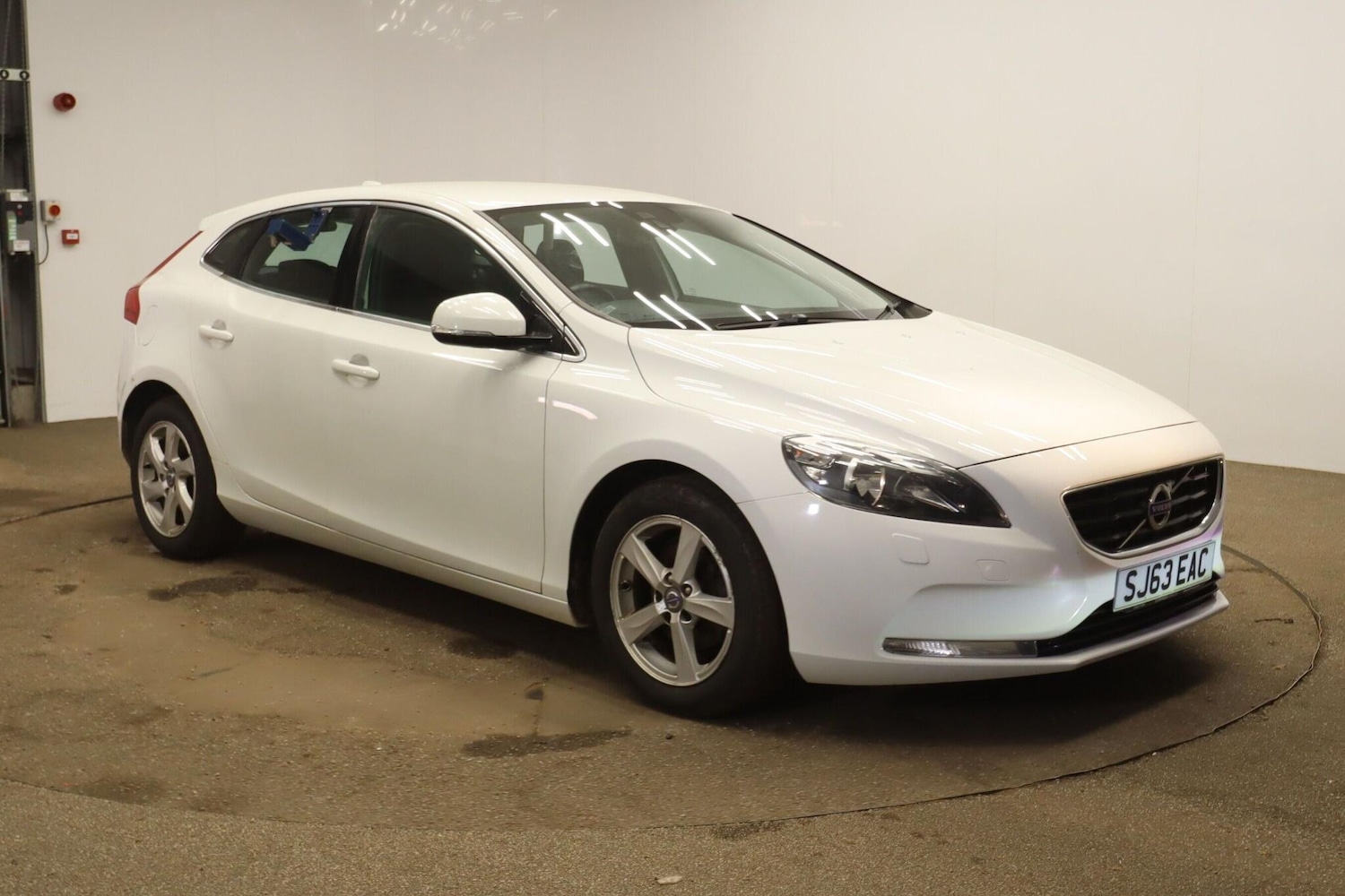 Used Volvo V40 for sale - 77853261: Photo 2